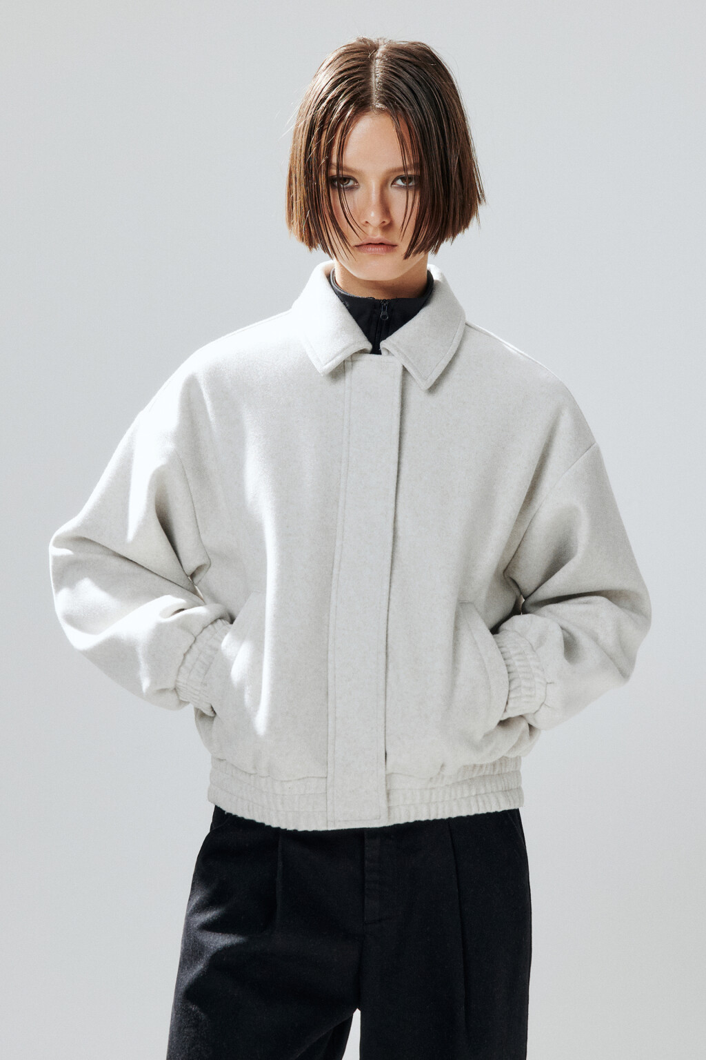 Куртка-бомбер из драповой ткани - цвет молочный - 4