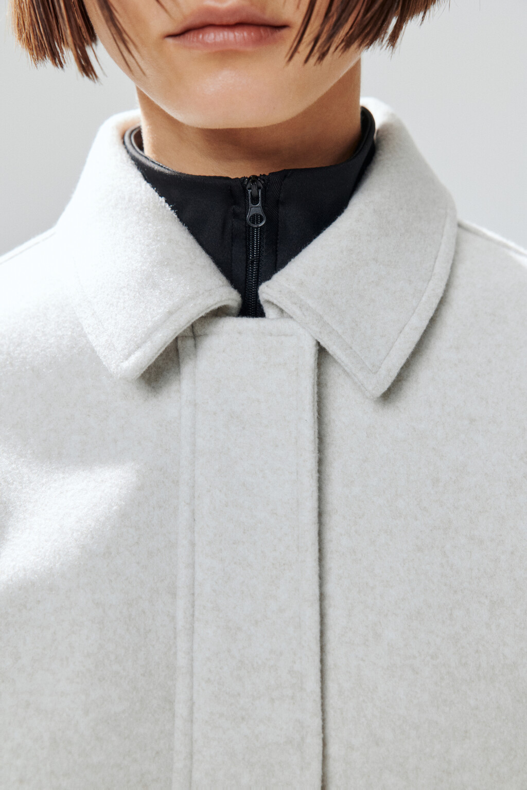 Куртка-бомбер из драповой ткани - цвет молочный - 7