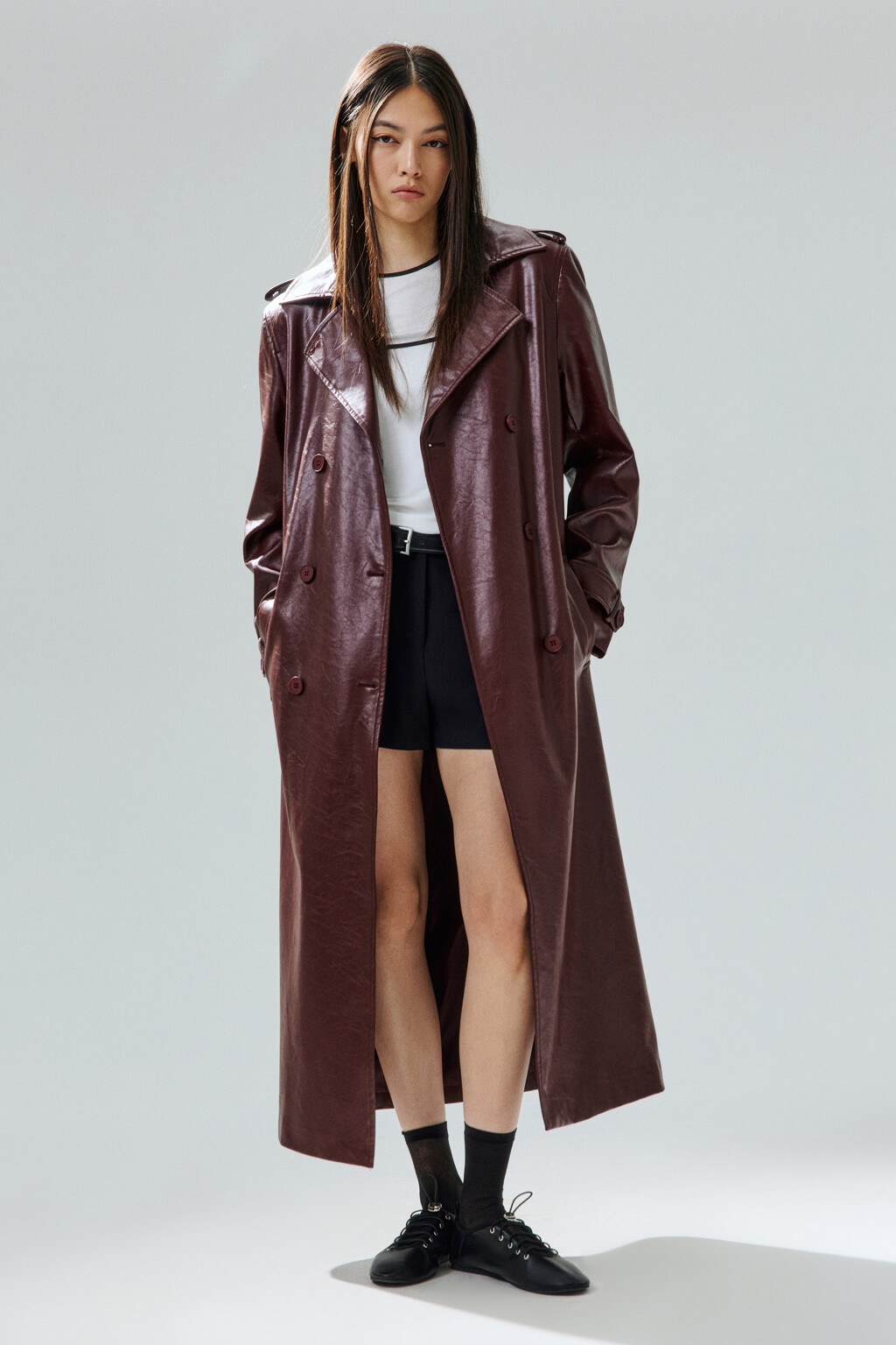 Плащ-тренчкот лакированный с поясом - цвет бордовый - 7