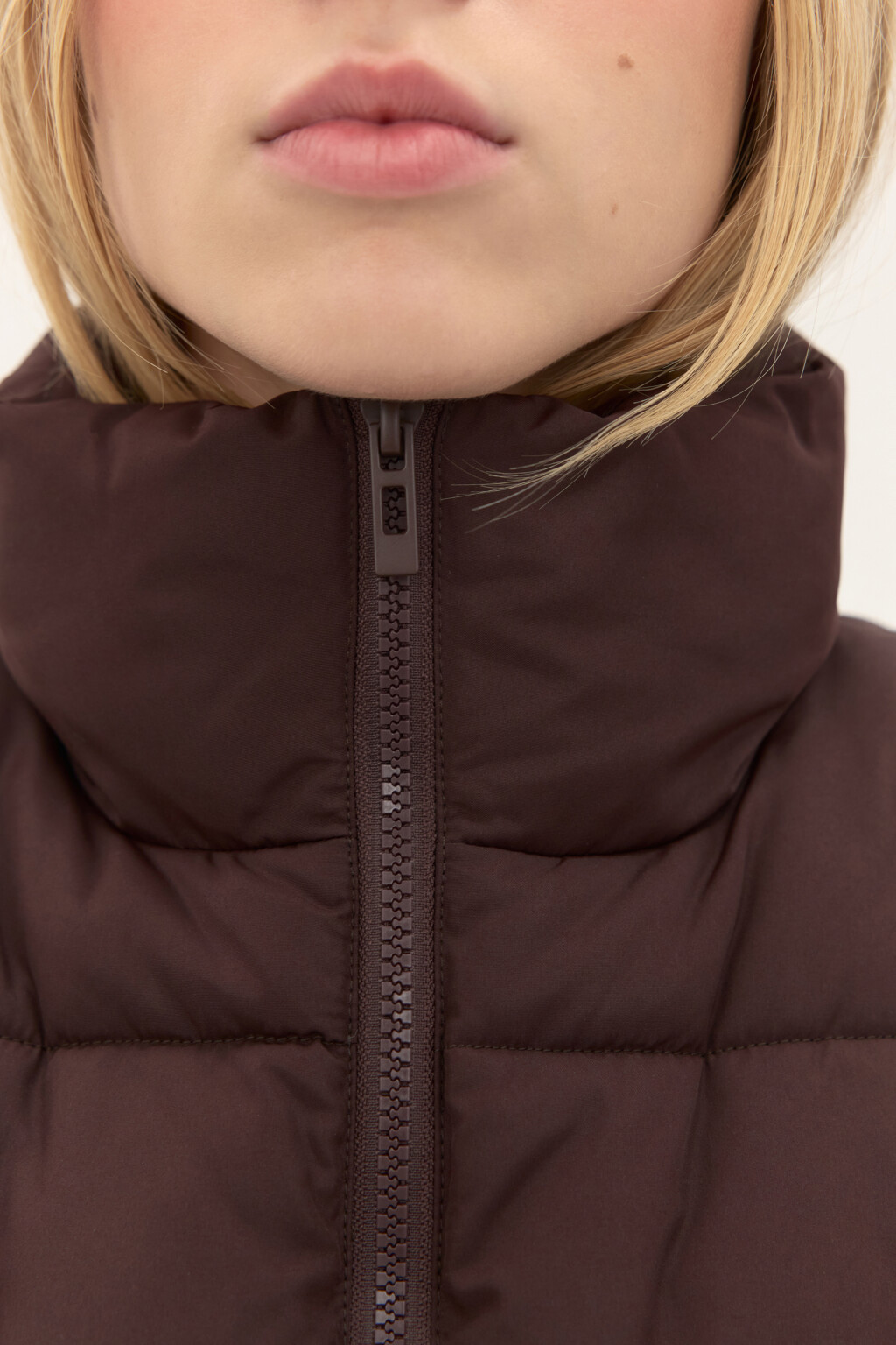 Жилет стеганый утепленный - цвет коричневый - 5