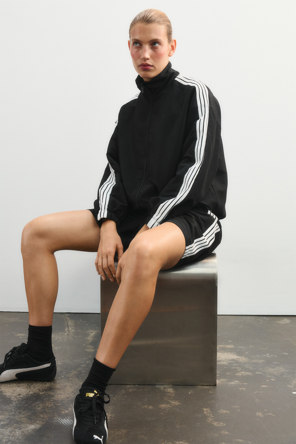 Куртка-олимпийка на молнии с лампасами - цвет черный - 3