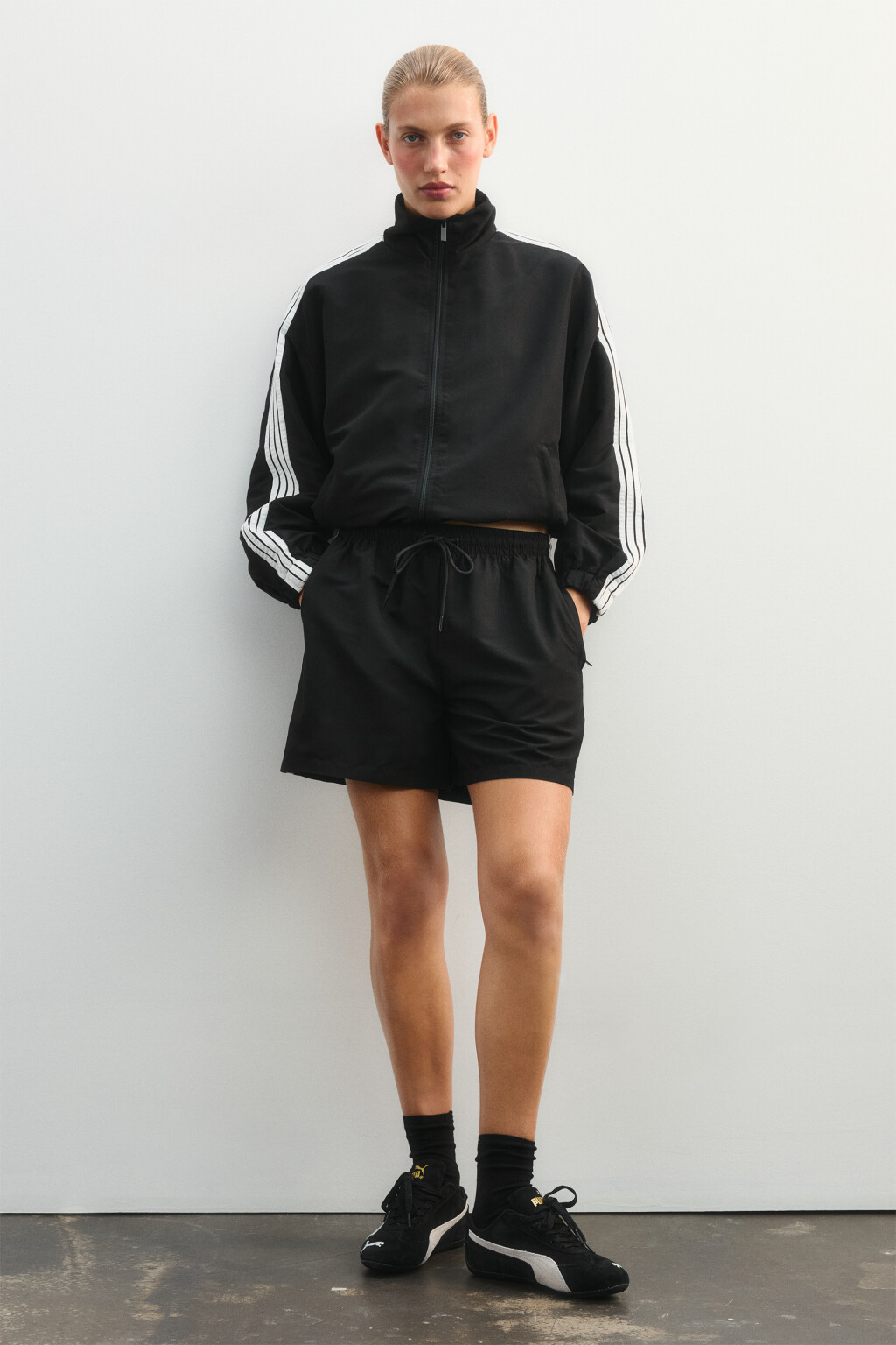 Куртка-олимпийка на молнии с лампасами - цвет черный - 6