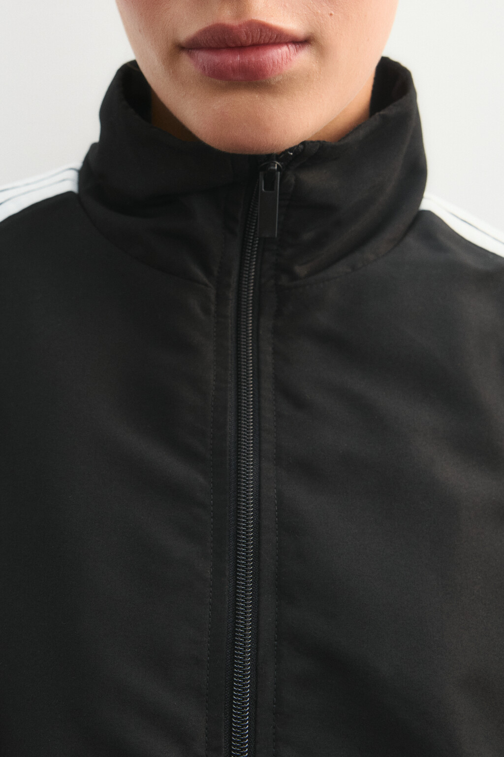 Куртка-олимпийка на молнии с лампасами - цвет черный - 7