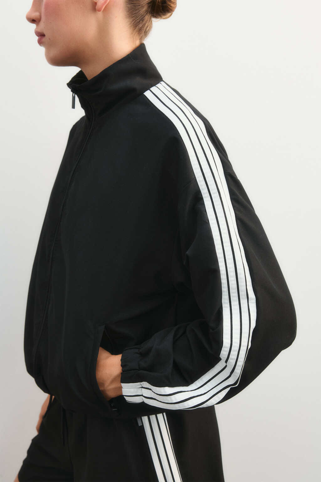Куртка-олимпийка на молнии с лампасами - цвет черный - 8