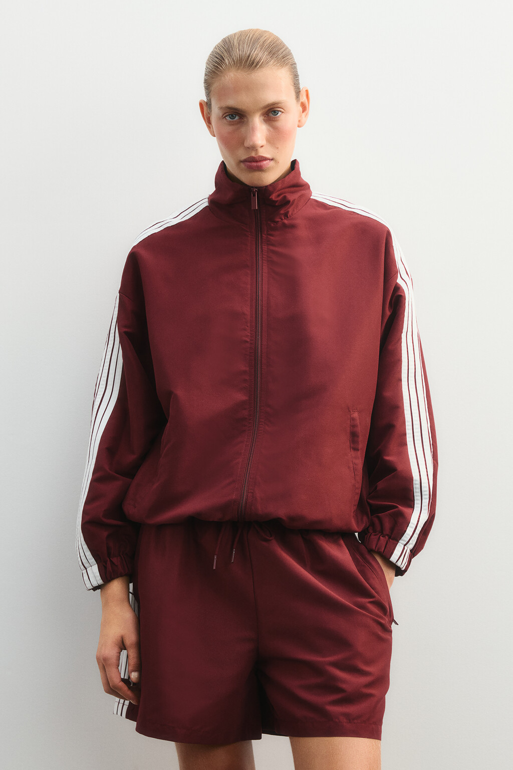 Куртка-олимпийка на молнии с лампасами - цвет бордовый - 3