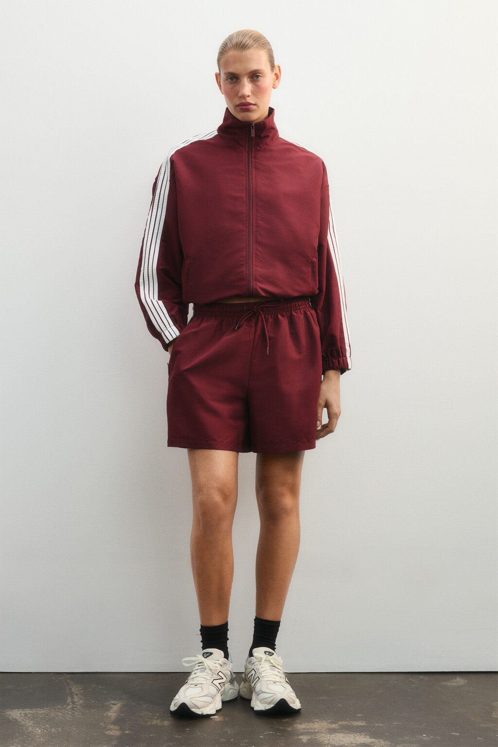 Куртка-олимпийка на молнии с лампасами - цвет бордовый - 5