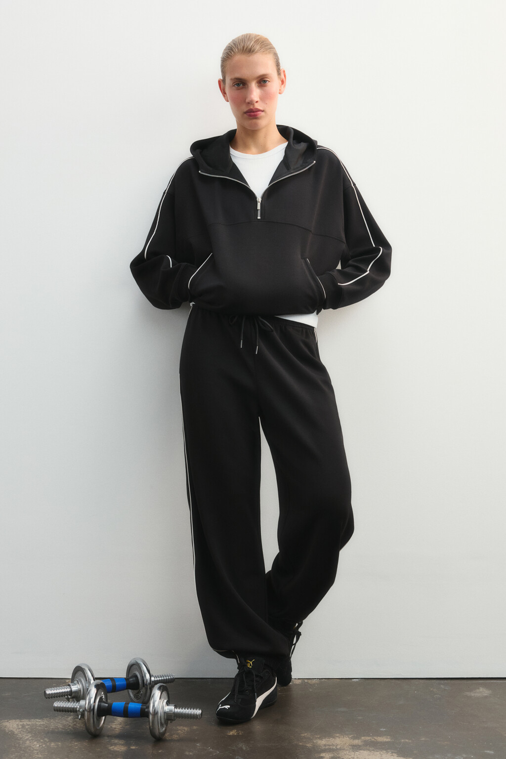 Брюки-джоггеры спортивные с лампасами - цвет черный - 1