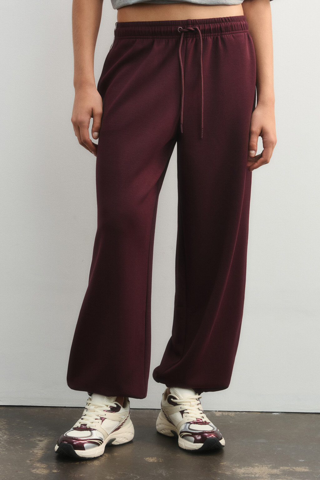 Брюки-джоггеры спортивные с лампасами - цвет бордовый - 2