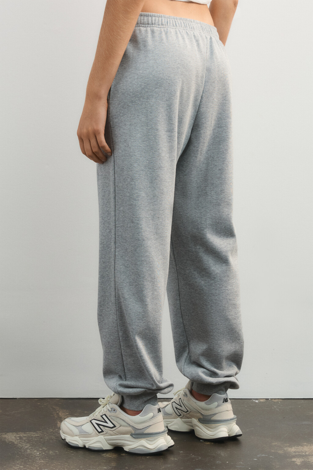 Брюки-джоггеры трикотажные с принтом - цвет серый - 4