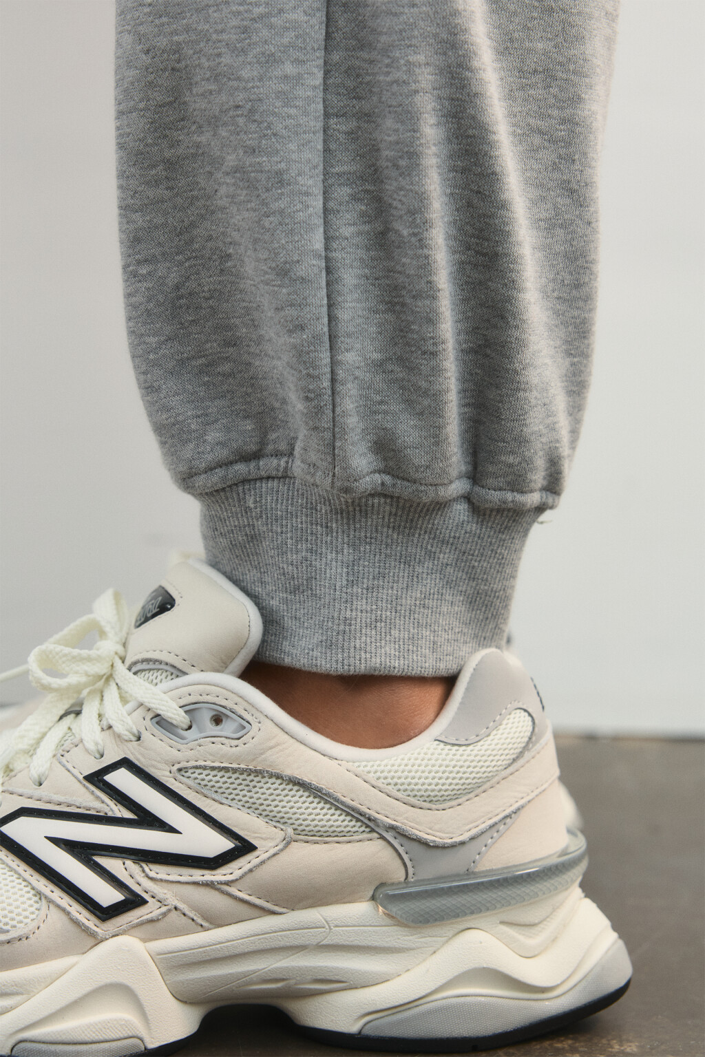 Брюки-джоггеры трикотажные с принтом - цвет серый - 7