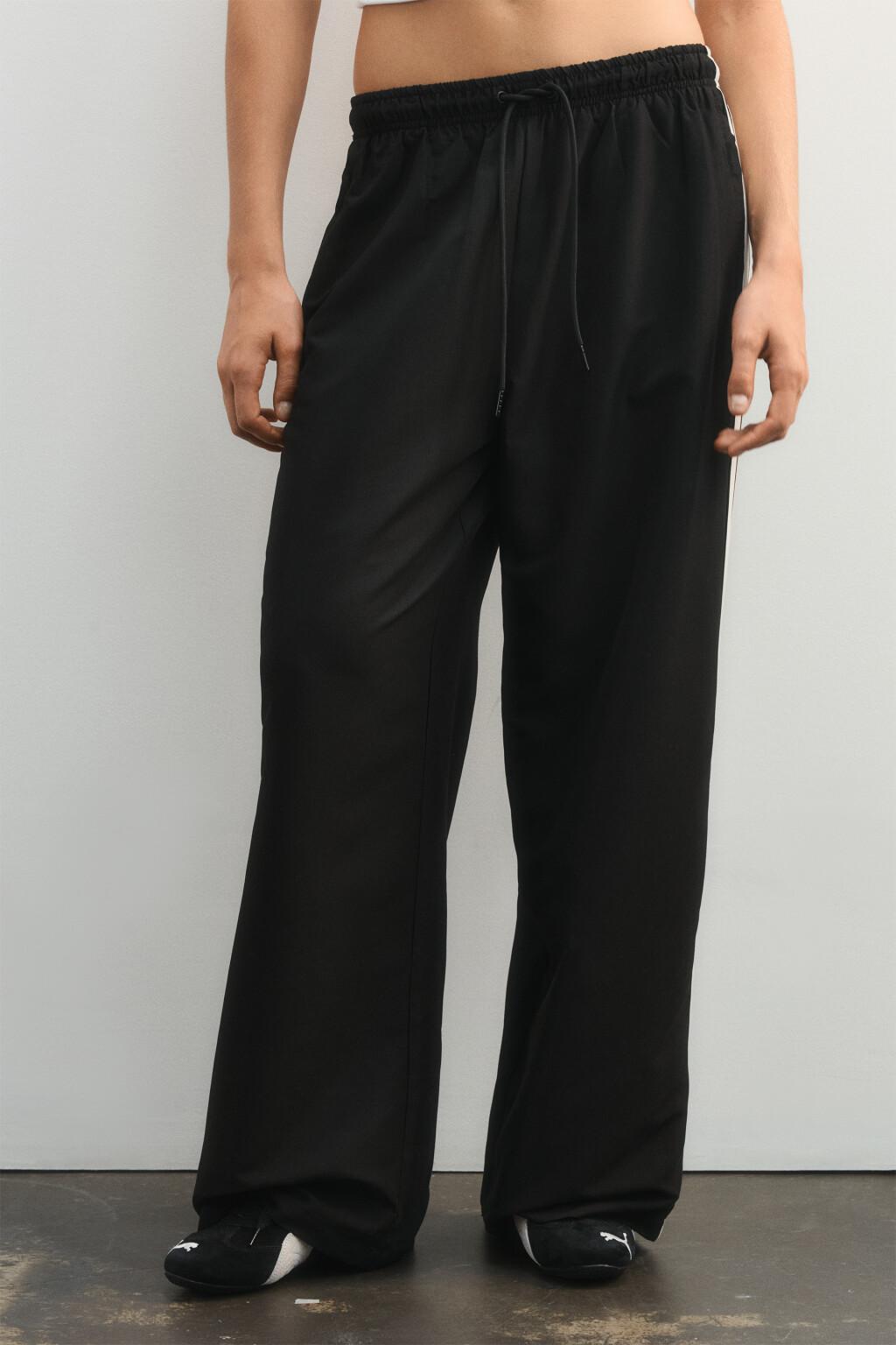 Брюки спортивные с лампасами - цвет черный - 4