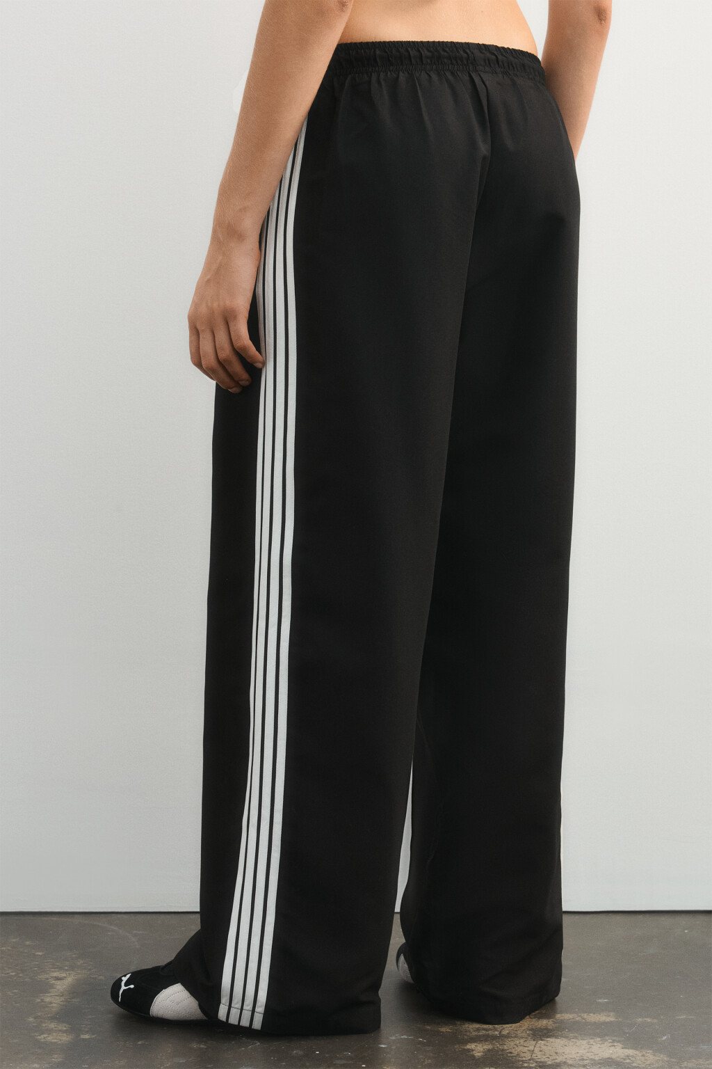 Брюки спортивные с лампасами - цвет черный - 5