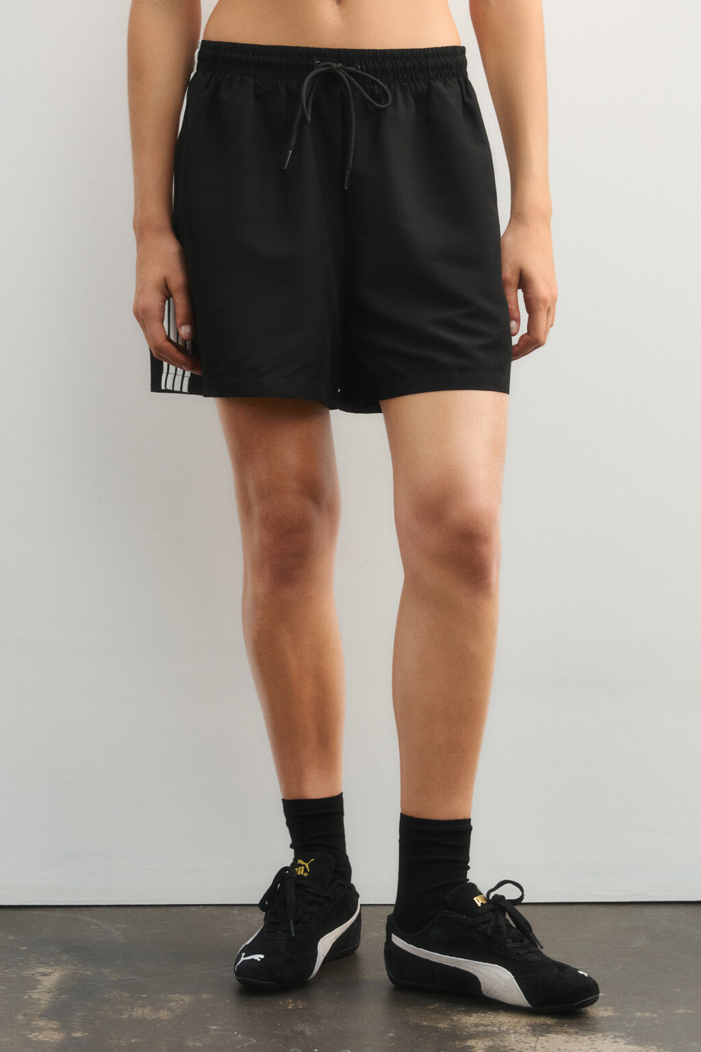 Шорты спортивные с лампасами - цвет черный - 3