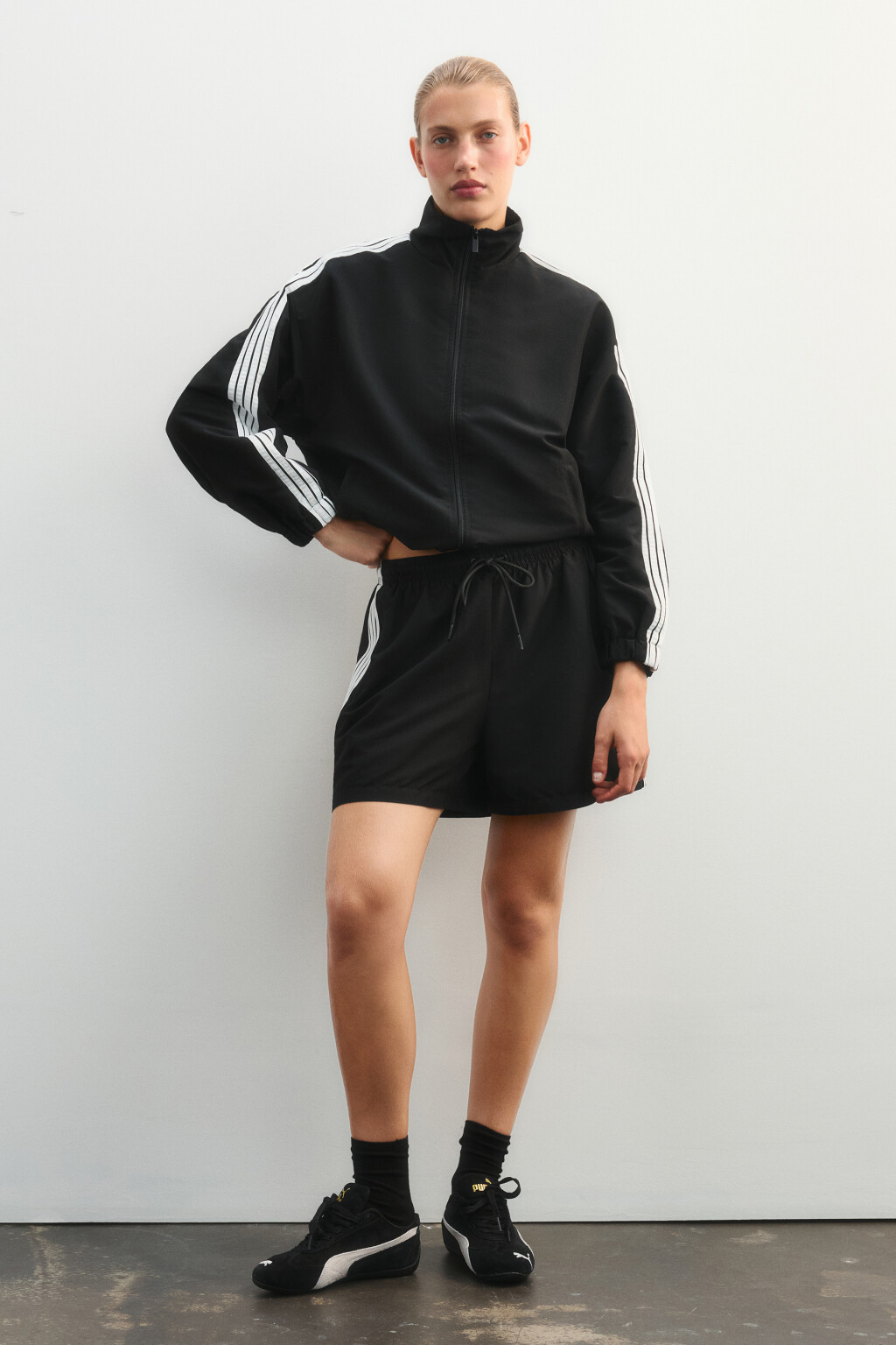 Шорты спортивные с лампасами - цвет черный - 5