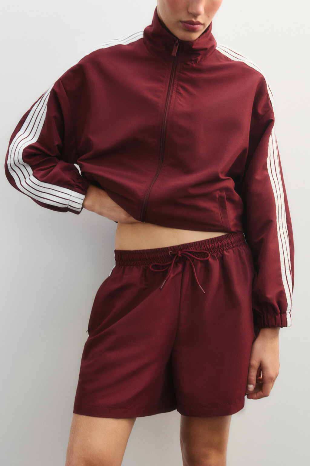 Шорты спортивные с лампасами - цвет бордовый - 1