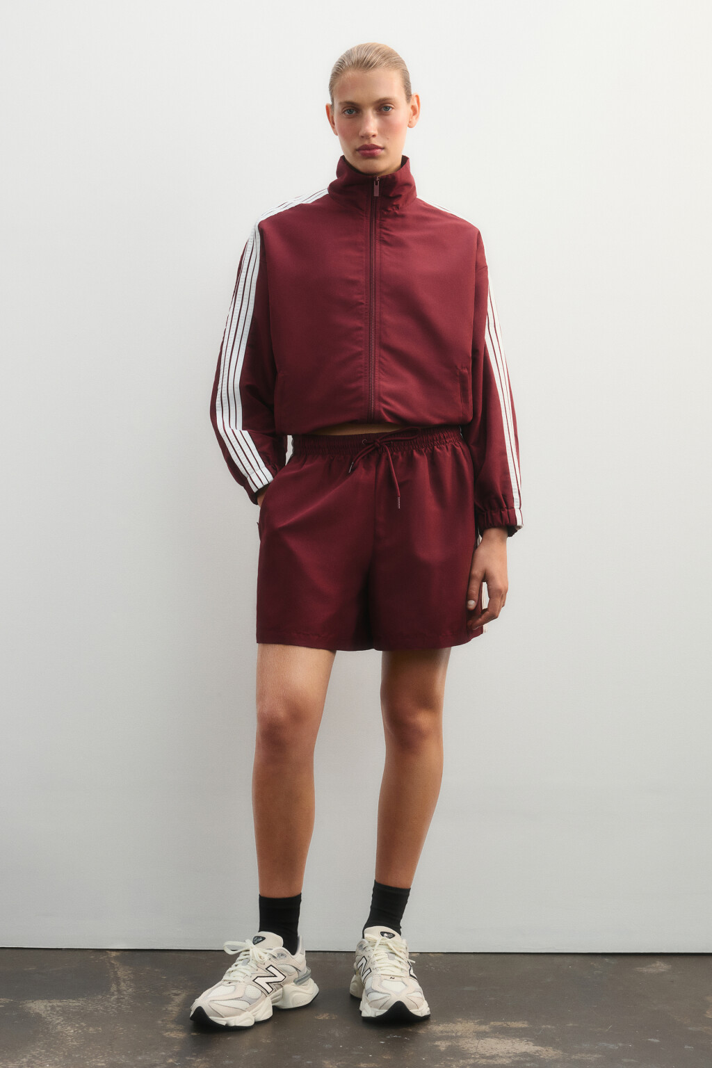 Шорты спортивные с лампасами - цвет бордовый - 4