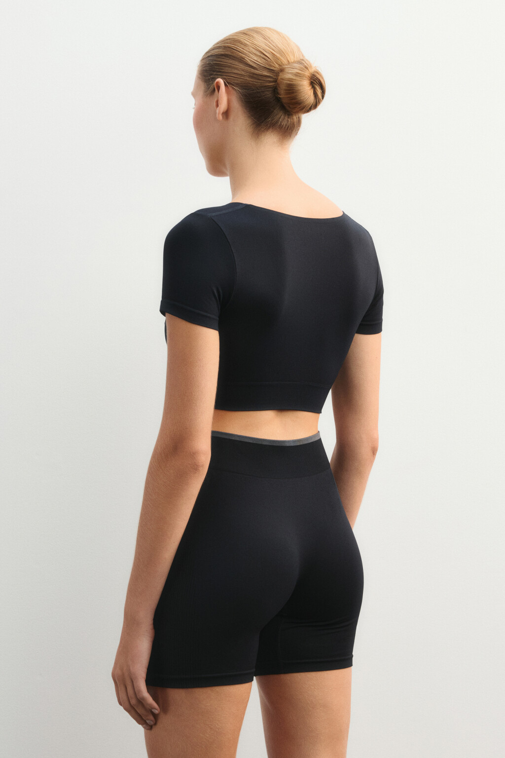 Кроп-футболка спортивная с надписью - цвет черный - 3