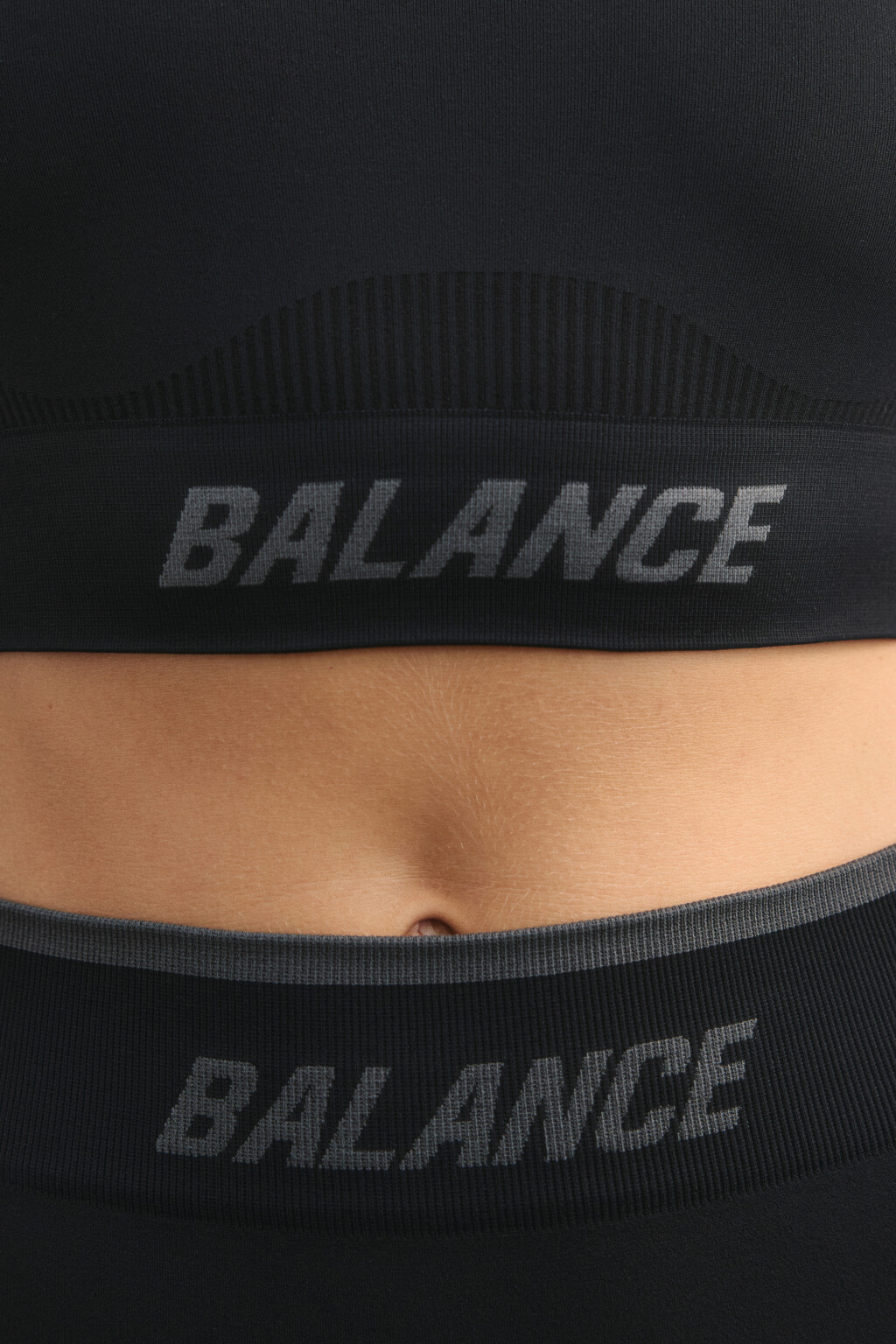 Кроп-футболка спортивная с надписью - цвет черный - 5
