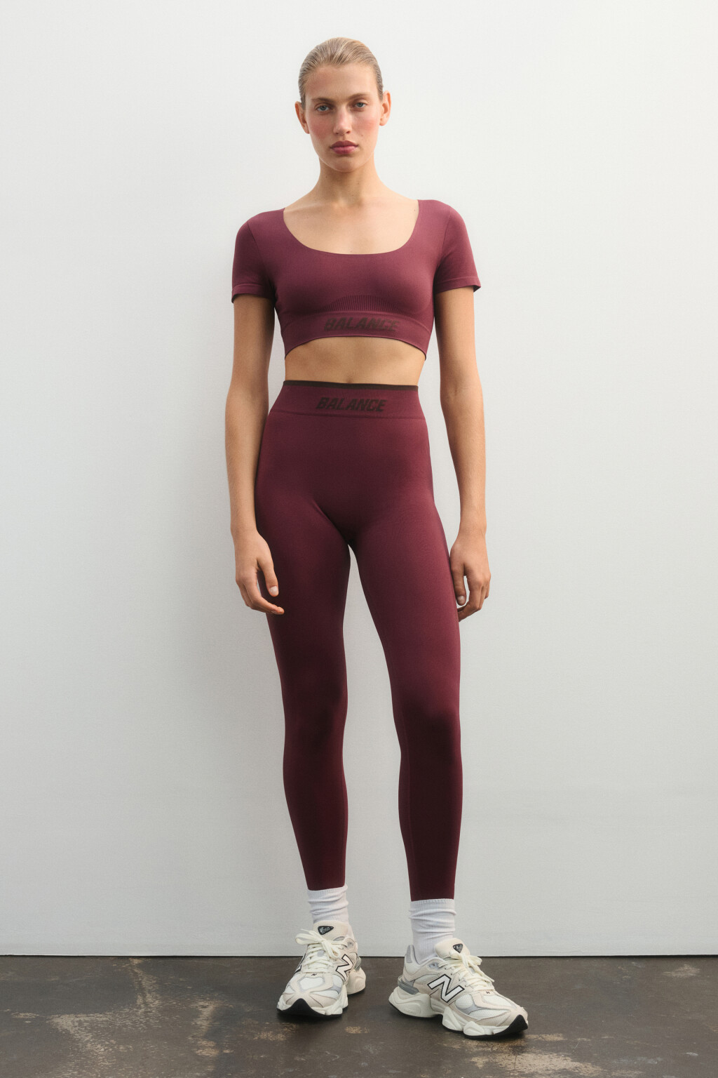 Кроп-футболка спортивная с надписью - цвет бордовый - 4