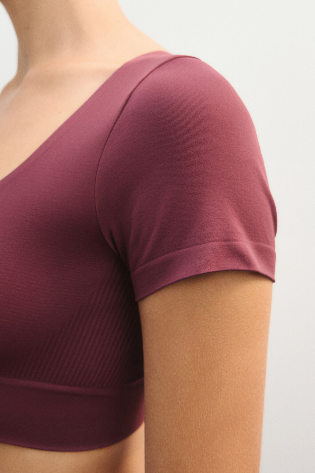 Кроп-футболка спортивная с надписью - цвет бордовый - 6