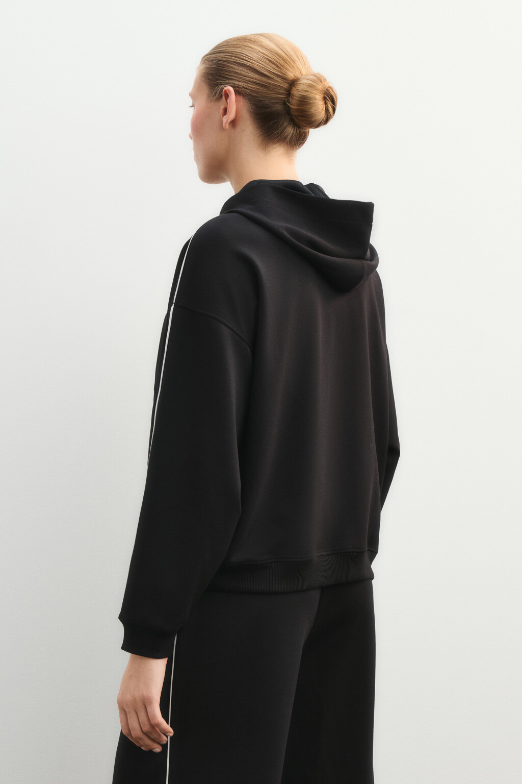 Худи на молнии спортивная с капюшоном - цвет черный - 4
