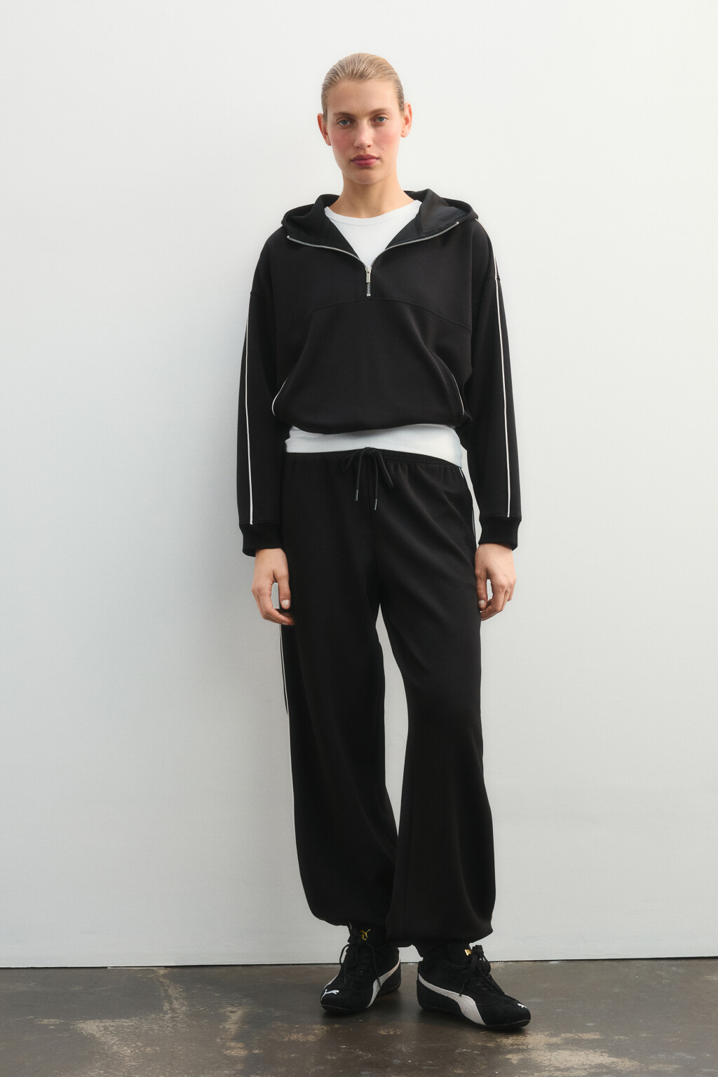 Худи на молнии спортивная с капюшоном - цвет черный - 5