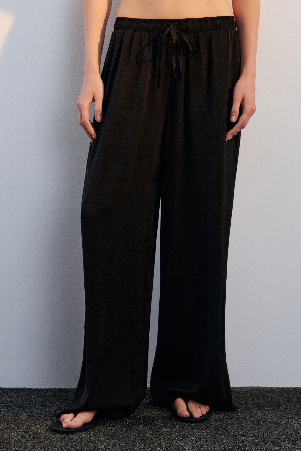 Брюки домашние атласные - цвет черный - 2