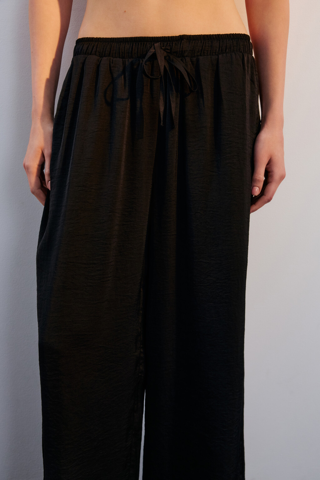 Брюки домашние атласные - цвет черный - 5