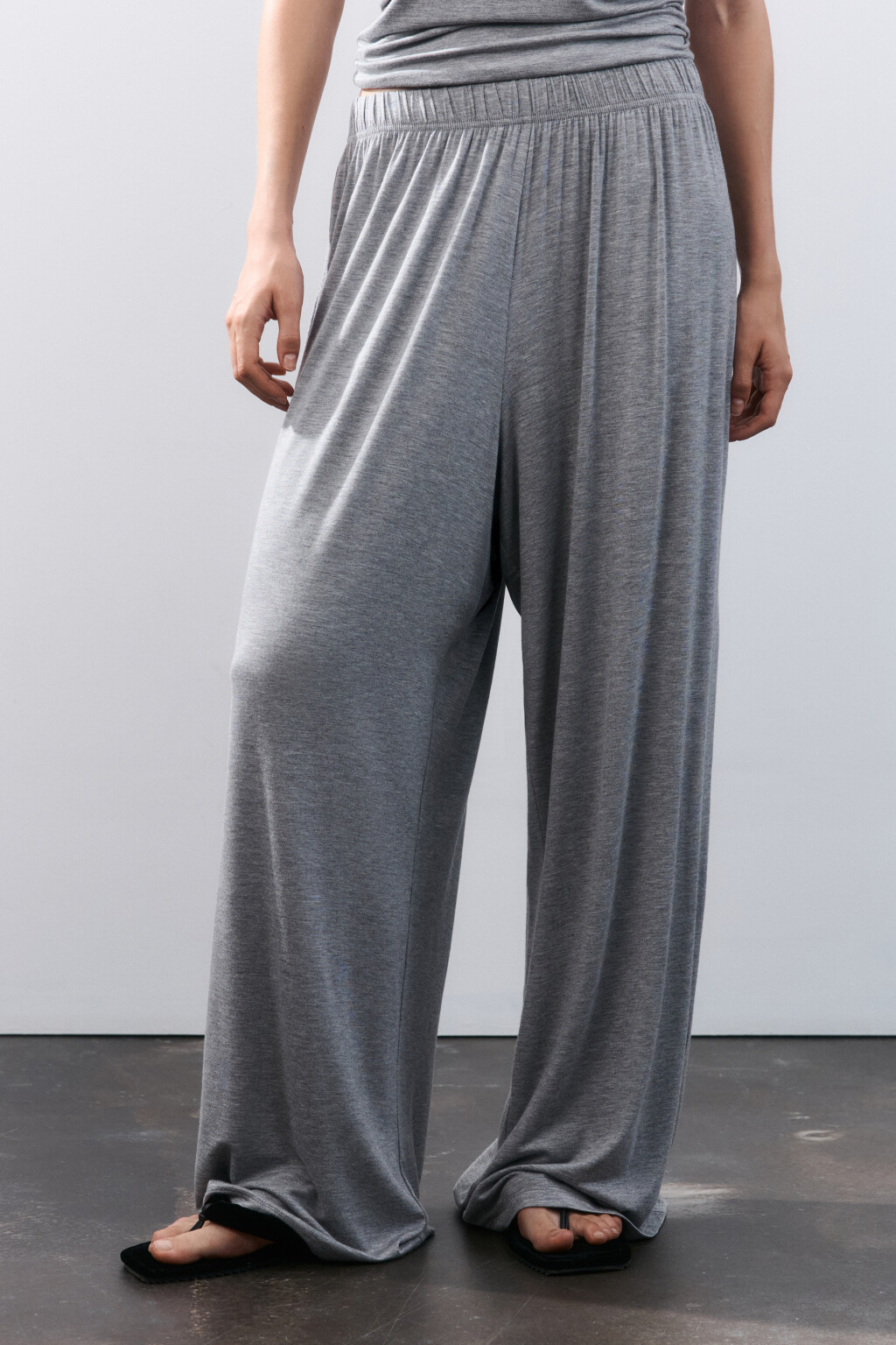 Брюки домашние широкие из вискозы - цвет серый - 2