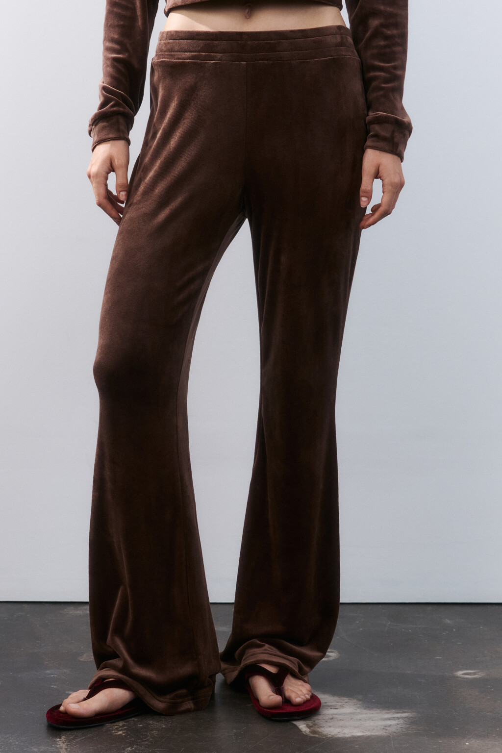 Брюки клеш домашние из велюра - цвет коричневый - 2