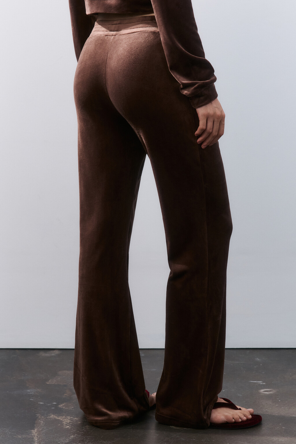 Брюки клеш домашние из велюра - цвет коричневый - 3