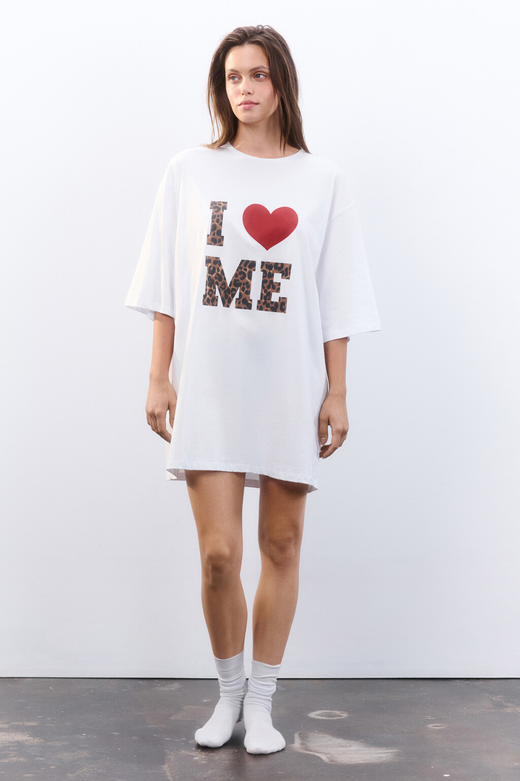 Платье-футболка домашнее с принтом - цвет белый - 4