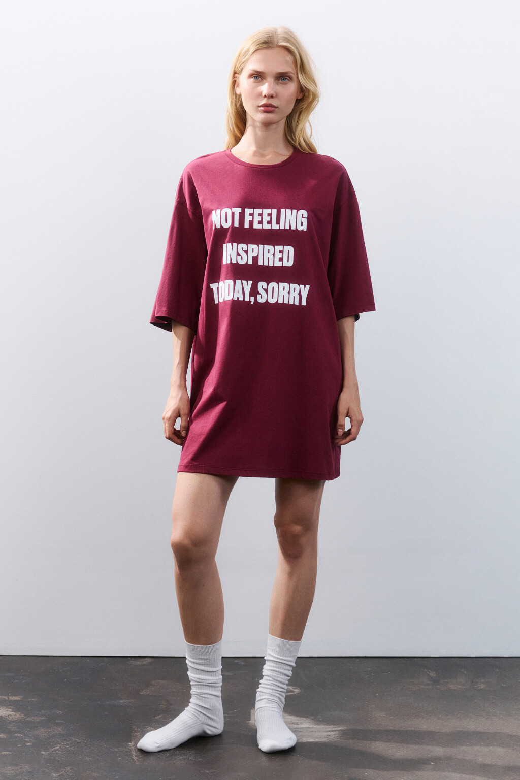 Платье-футболка домашнее с принтом - цвет бордовый - 4