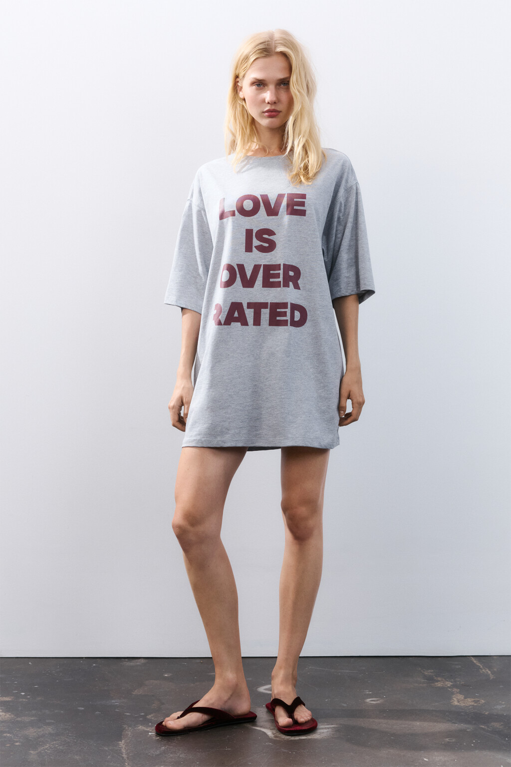 Платье-футболка домашнее с принтом - цвет серый - 5