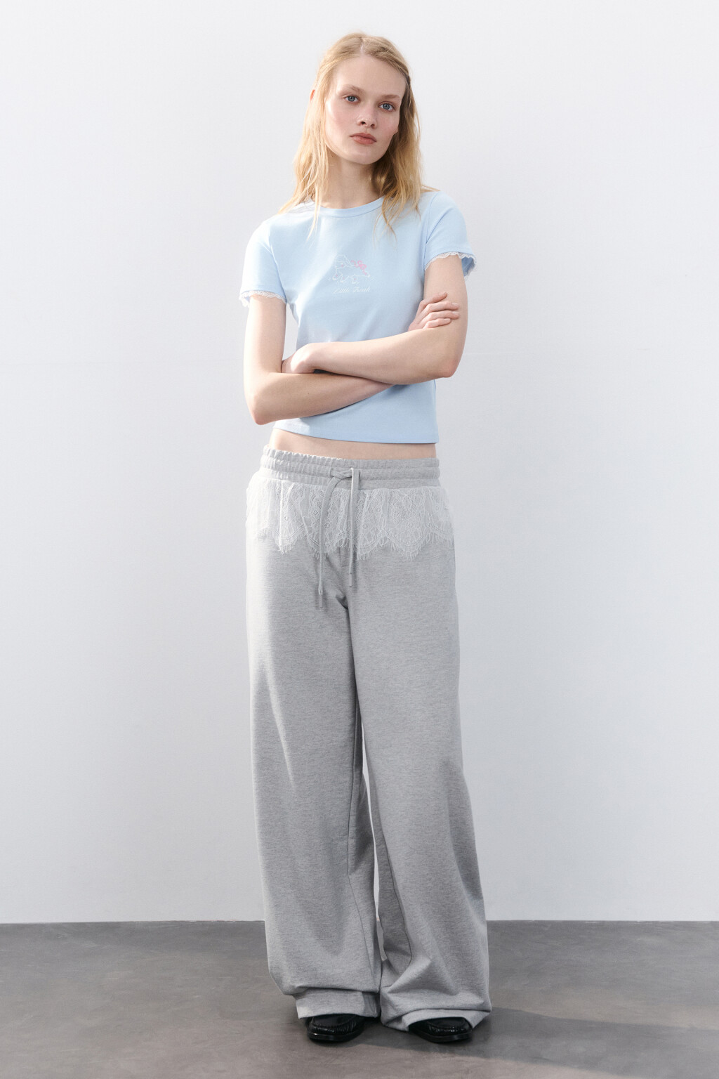 Брюки трикотажные с кружевной баской - цвет серый - 5