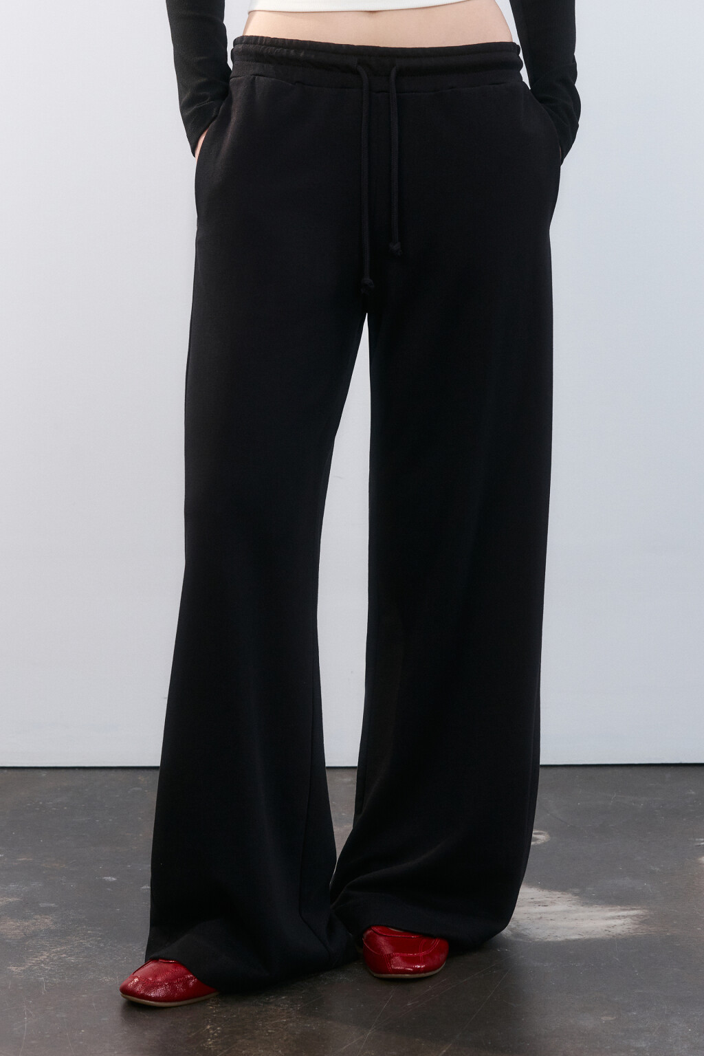Брюки широкие трикотажные из футера - цвет черный - 2