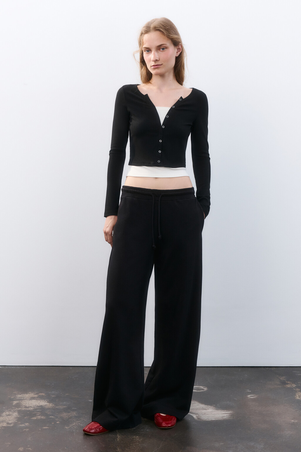 Брюки широкие трикотажные из футера - цвет черный - 4