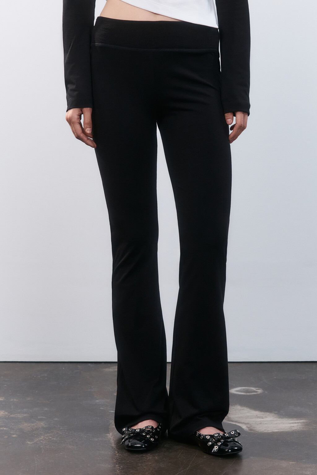 Брюки клеш трикотажные - цвет черный - 2