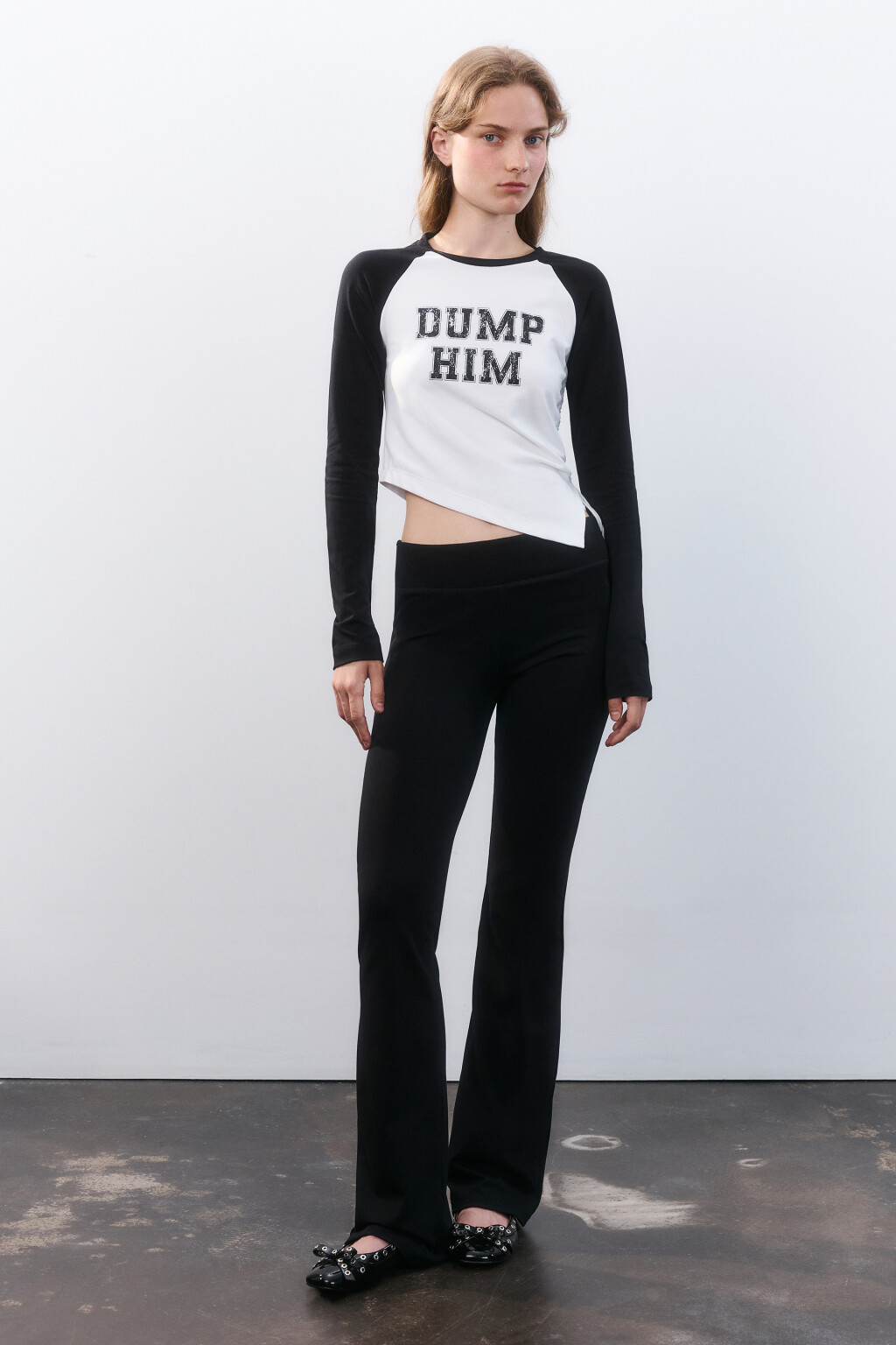 Брюки клеш трикотажные - цвет черный - 4