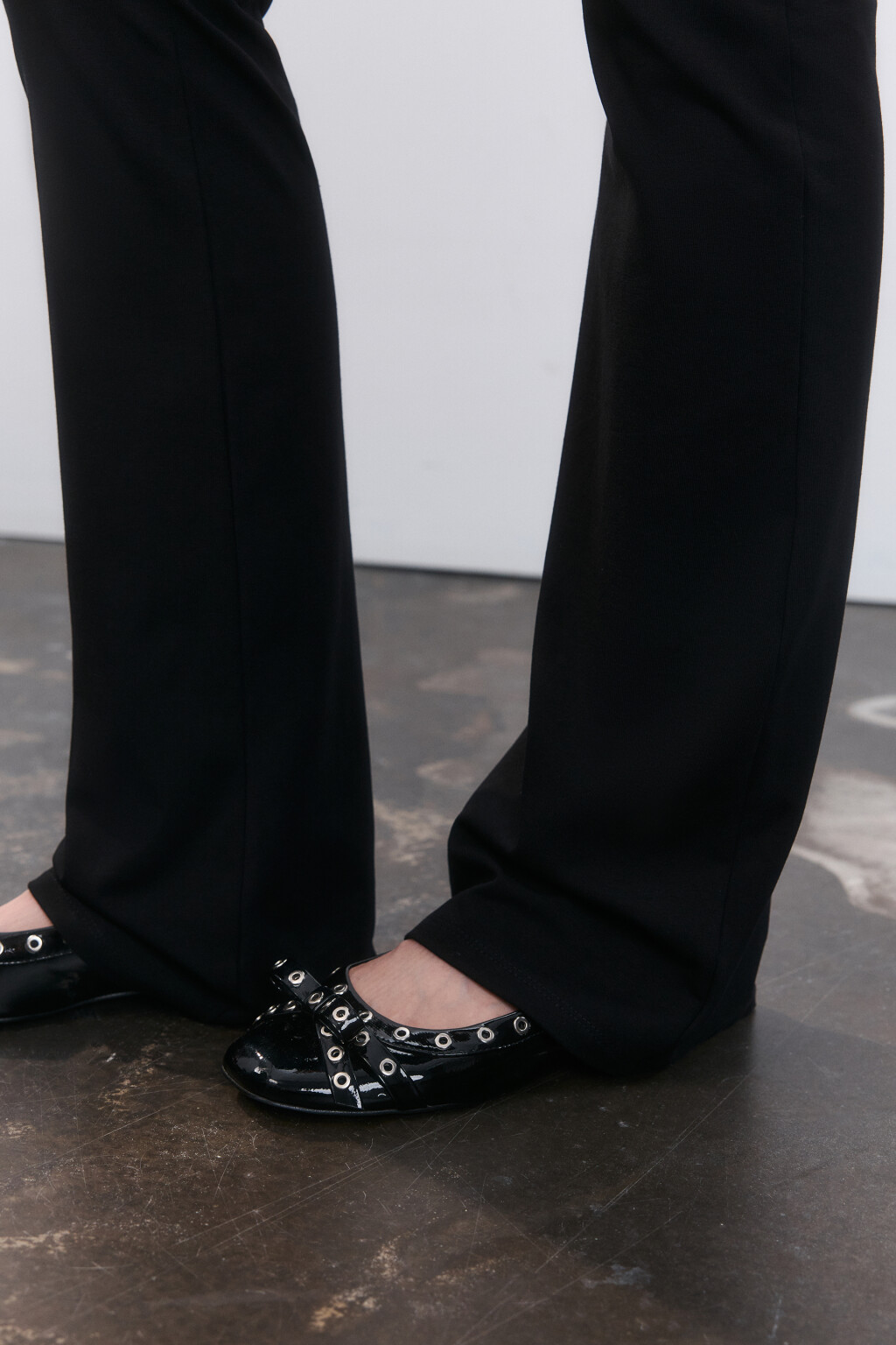 Брюки клеш трикотажные - цвет черный - 6