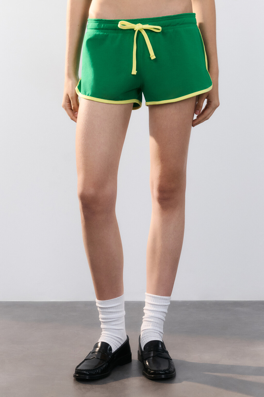 Шорты мини из хлопкового трикотажа - цвет зеленый - 3