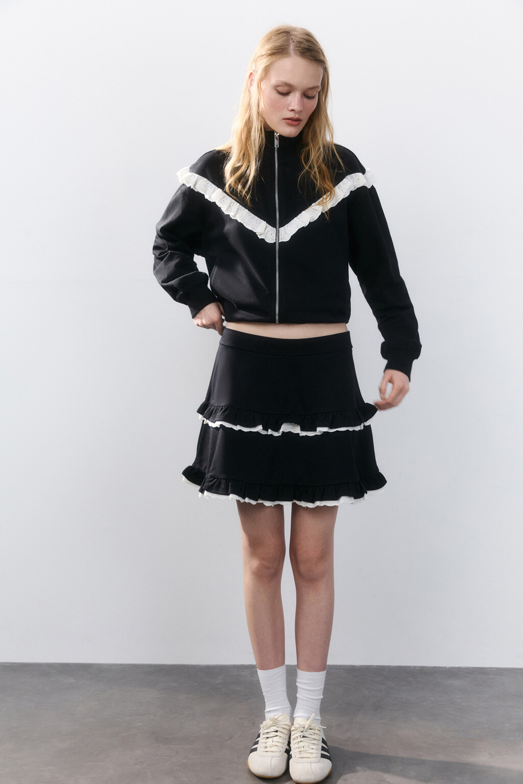 Юбка мини с контрастными оборками - цвет черный - 1