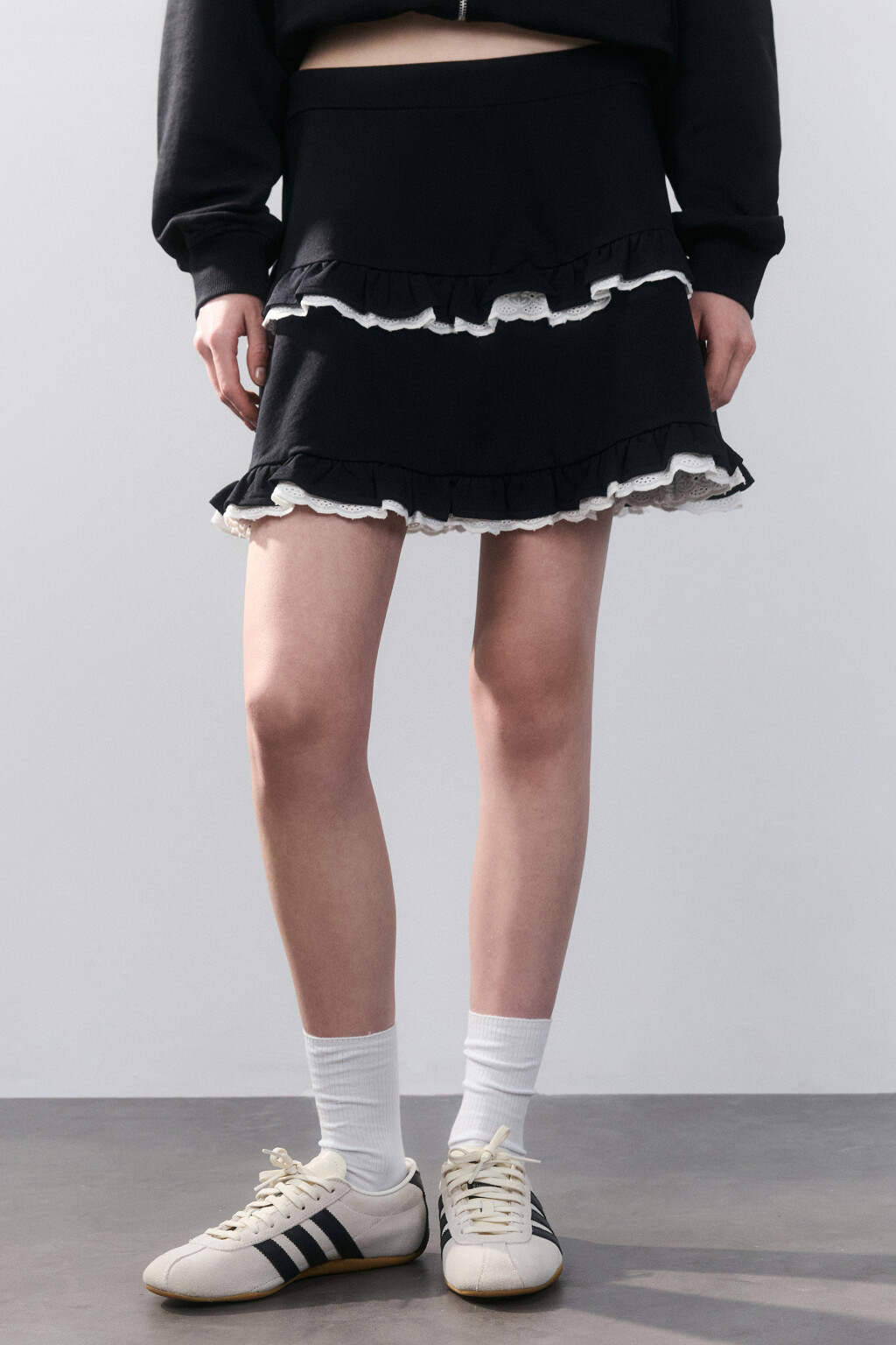 Юбка мини с контрастными оборками - цвет черный - 2