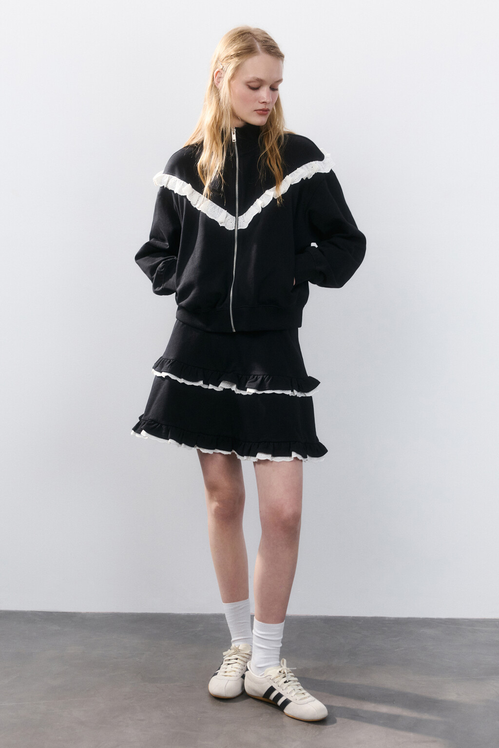 Юбка мини с контрастными оборками - цвет черный - 4