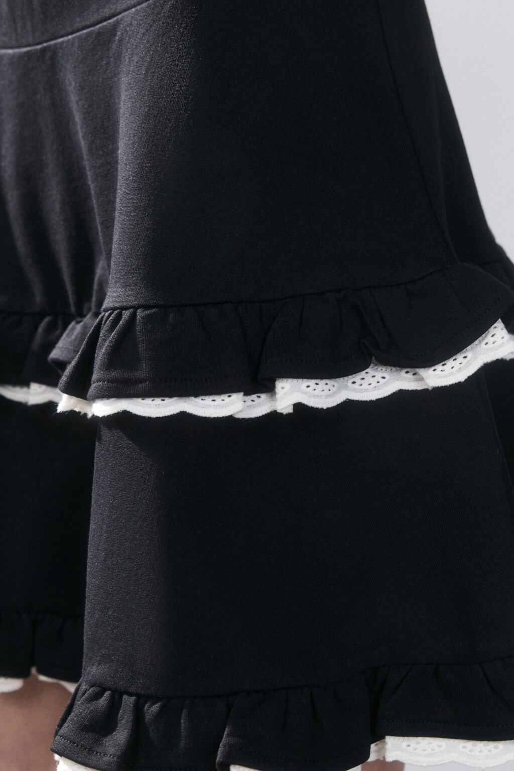 Юбка мини с контрастными оборками - цвет черный - 6