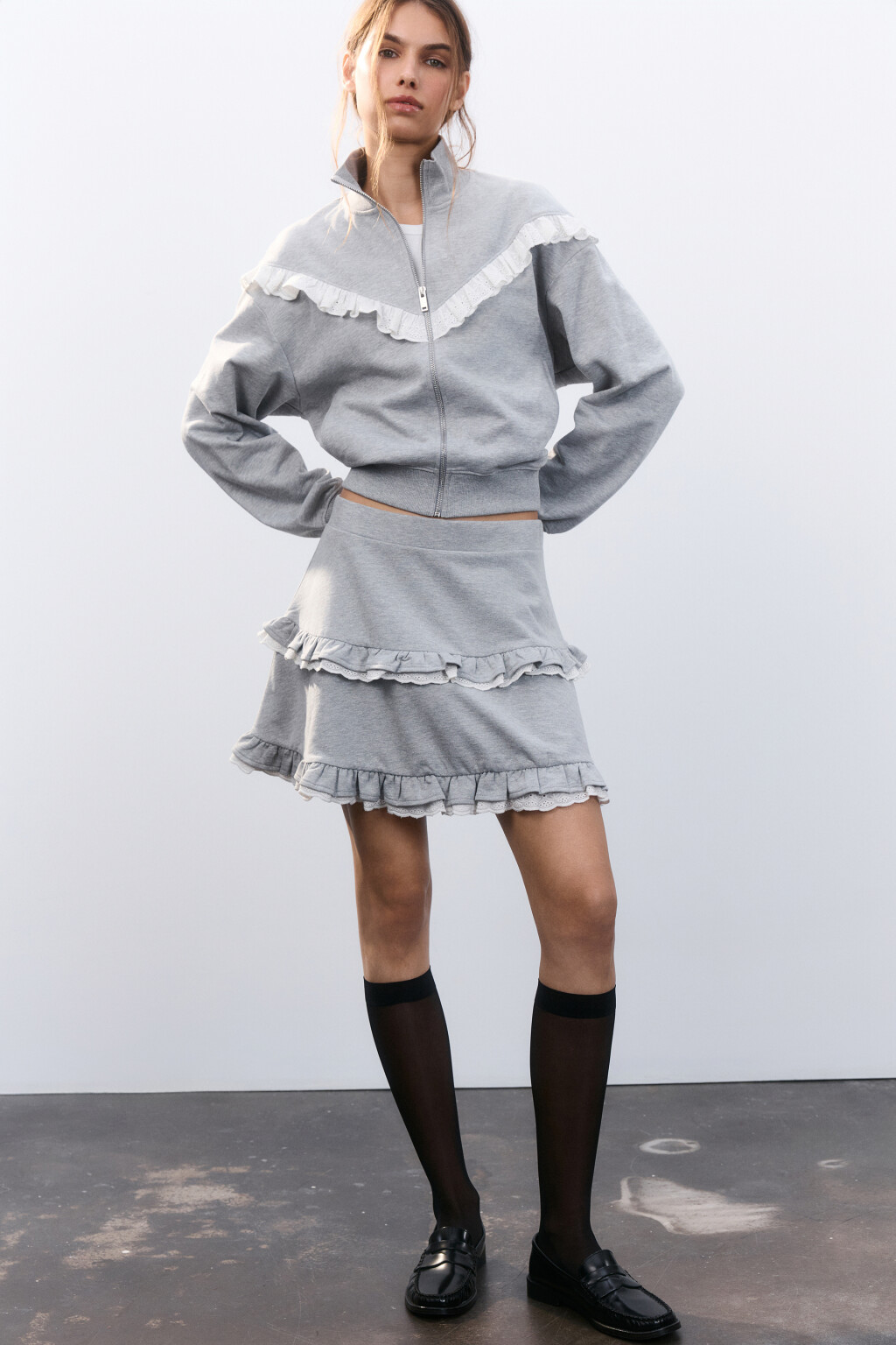 Юбка мини с контрастными оборками - цвет серый - 1