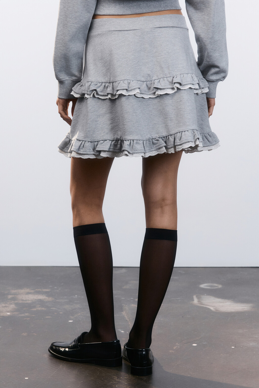 Юбка мини с контрастными оборками - цвет серый - 3