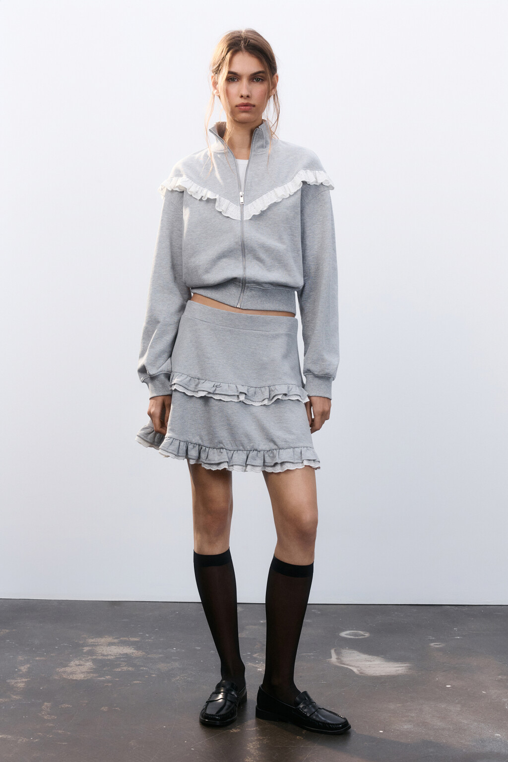 Юбка мини с контрастными оборками - цвет серый - 4