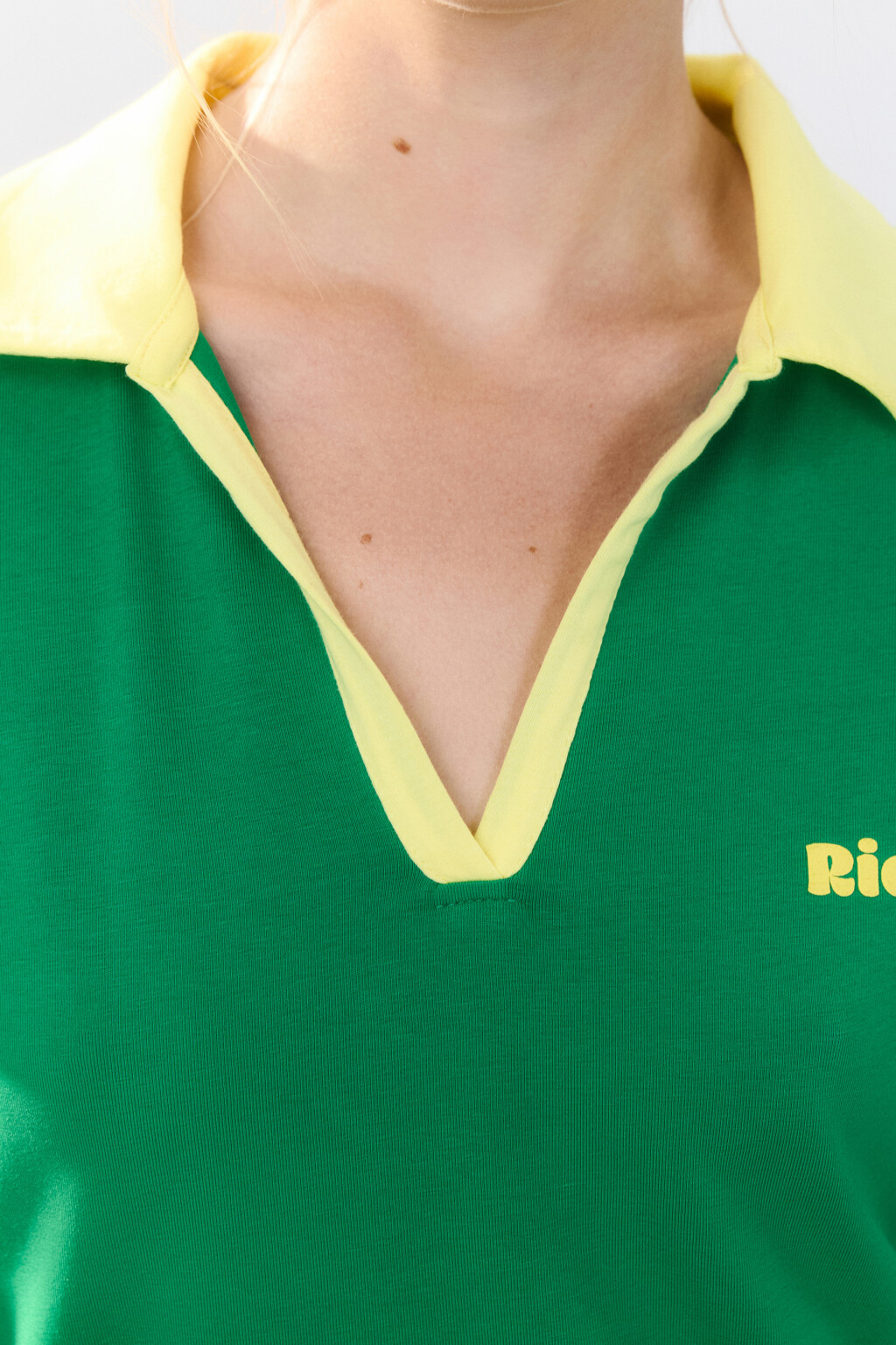 Футболка-поло с лампасами и надписью - цвет зеленый - 5