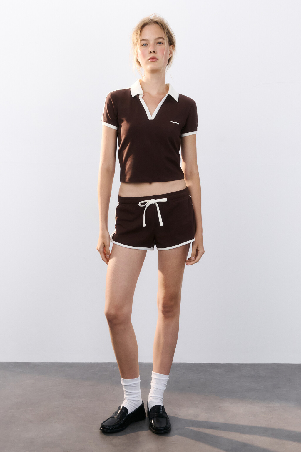 Футболка-поло с лампасами и надписью - цвет коричневый - 4